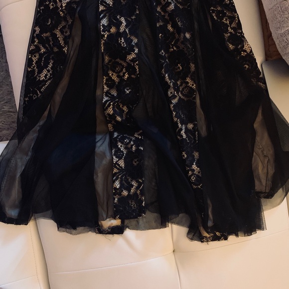 Gown - Picture 4 of 4